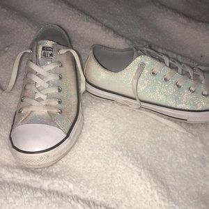 Size 5 ladies low top sparkle Converse